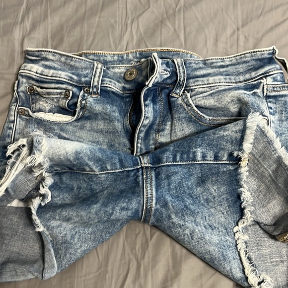 AEO midi acid washed distressed jean shorts - Picture 3 of 4